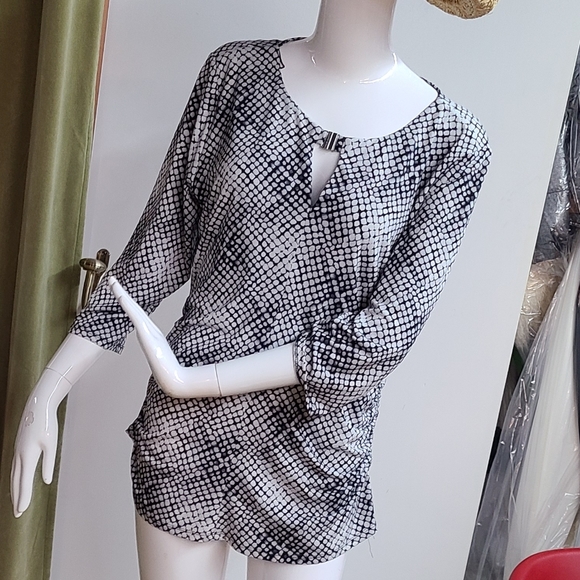 💜Vince Camuto Long Sleeve top - Picture 11 of 11